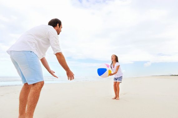 father-daughter-beach_0