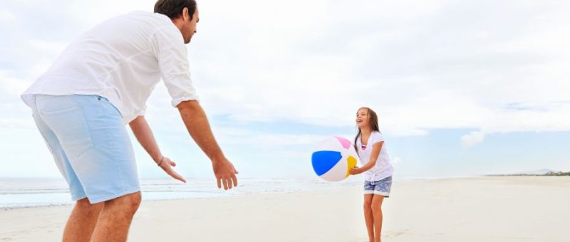 father-daughter-beach_0